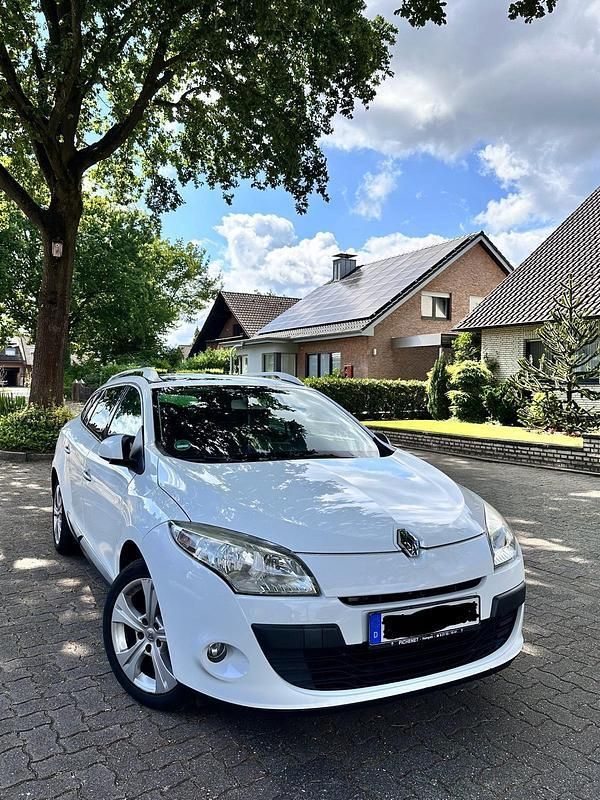 Weiß Gebraucht 2010 Renault Mégane GrandTour Kombi | 3.999 € (Fairer Preis) - Bild 1/4
