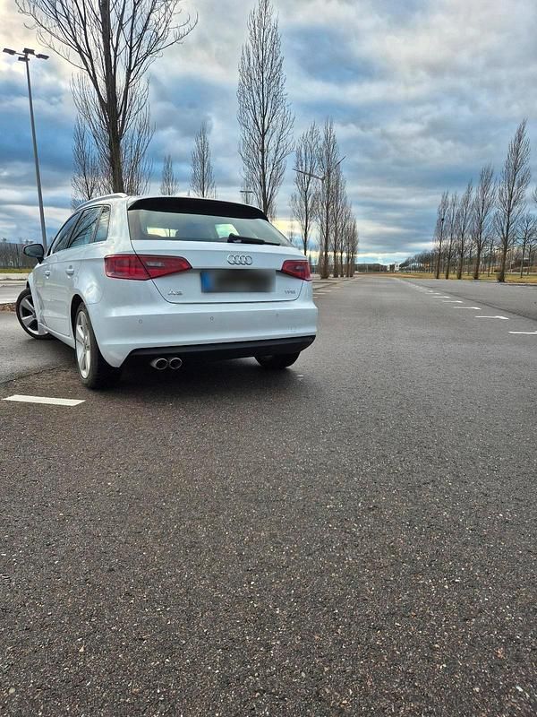 Używany Audi A3 125 KM (91 kW) 2014 Biały Sedan/Limuzyna