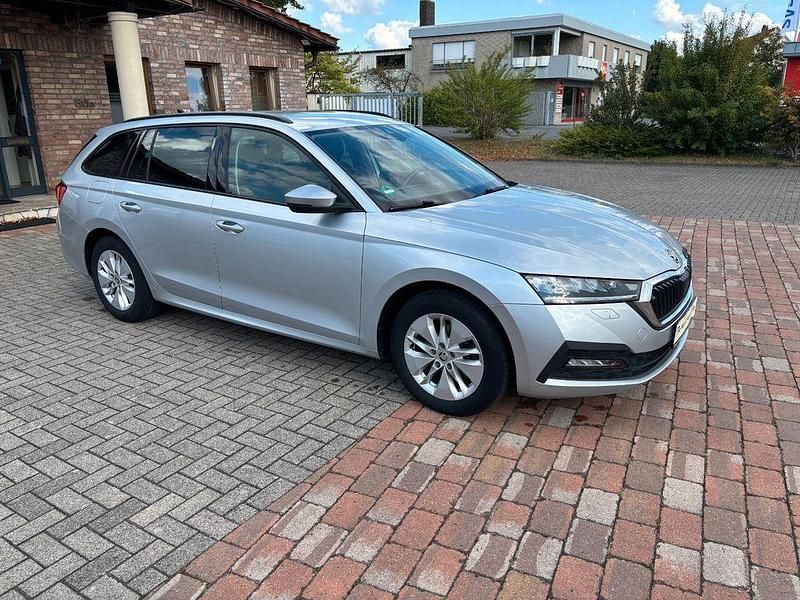 Silber Gebraucht 2021 Skoda Octavia Ambition Kombi | 17.150 € (Fairer Preis) - Bild 1/4