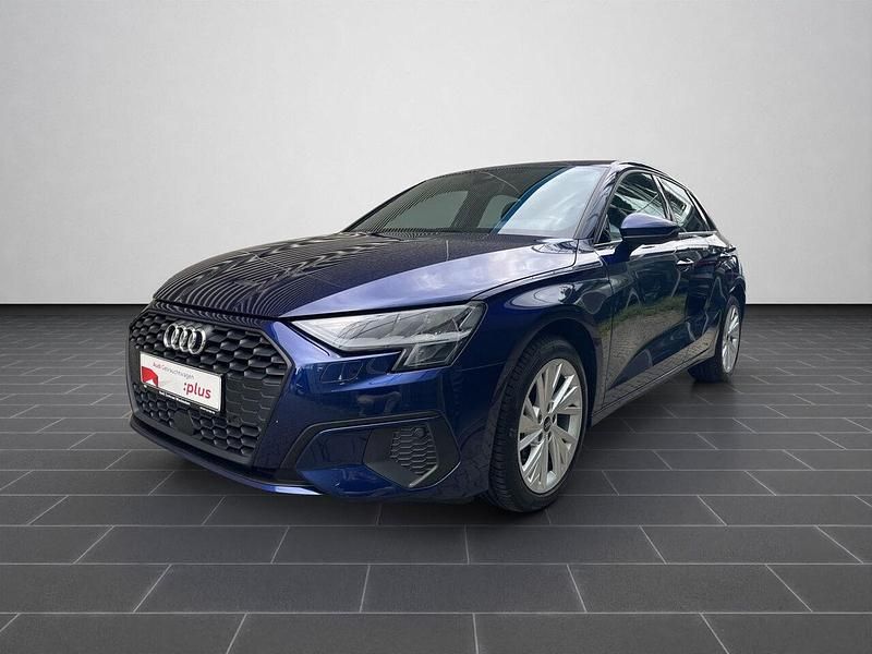 Blau (metallic) Gebraucht 2020 Audi A3 Ambiente Limousine | 24.450 € (Fairer Preis) - Bild 1/4