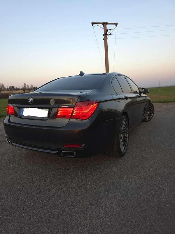 Gebraucht BMW 740 Sport Line 306 PS (225 kW) 2010 Grau Limousine