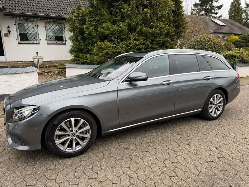Gebraucht Mercedes E220 194 PS (142 kW) 2019 Grau Kombi