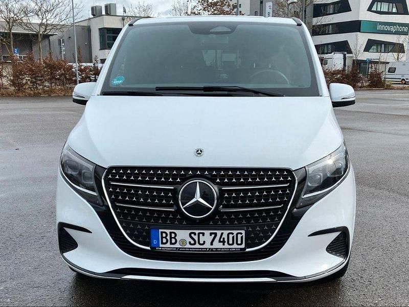 Gebraucht Mercedes V220 Avantgarde 163 PS (119 kW) 2025 Weiß Van / Kleinbus