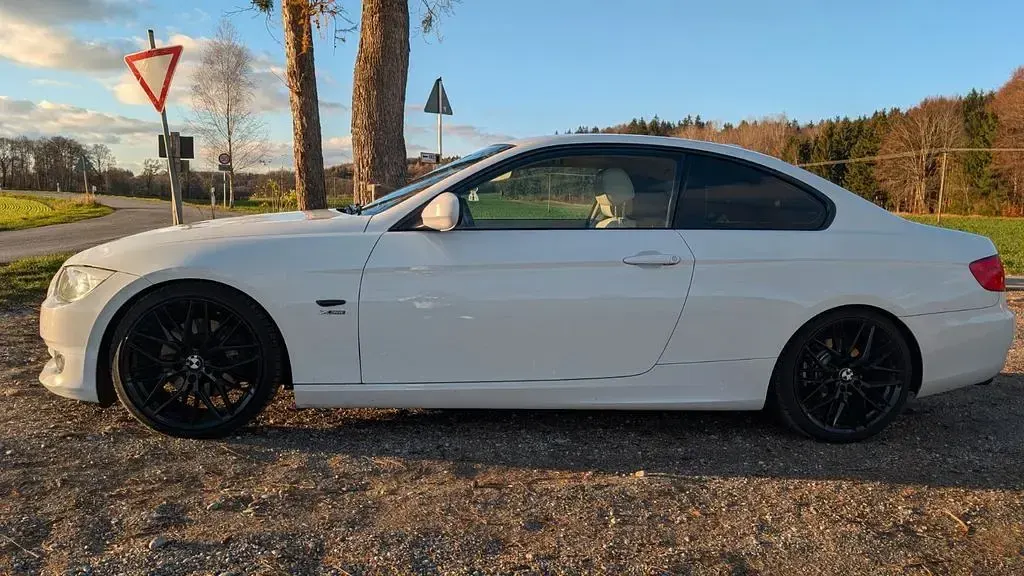 Gebraucht BMW 325 M Performance 218 PS (160 kW) 2011 Weiß Coupé