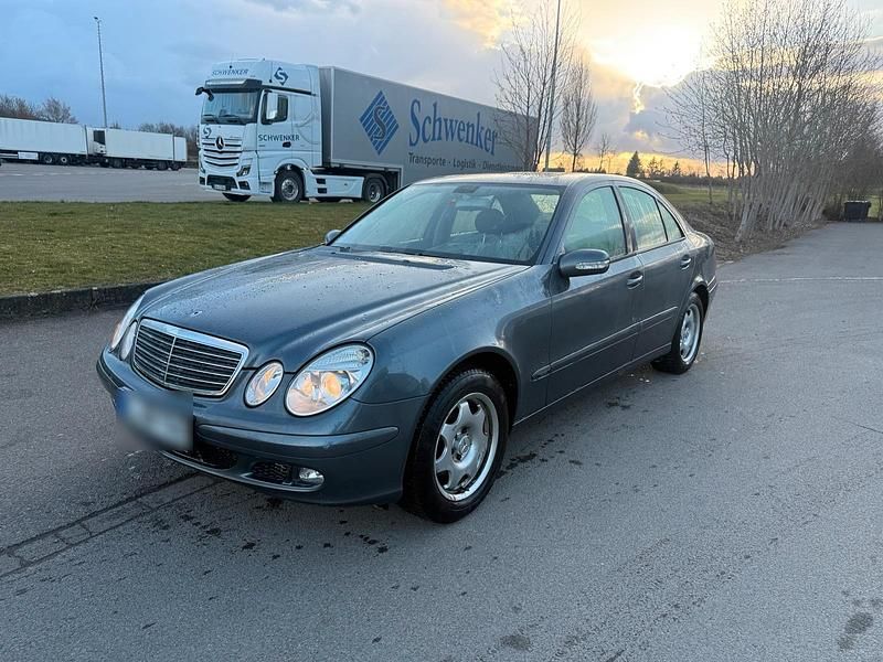Gebraucht Mercedes E220 150 PS (110 kW) 2005 Blau Limousine