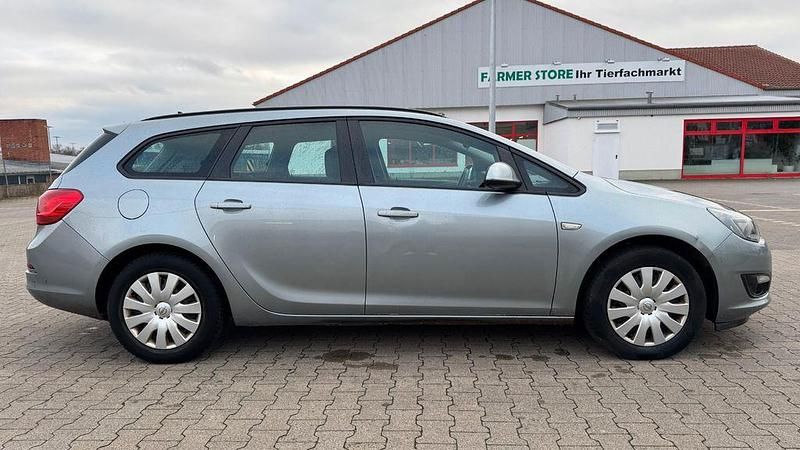 Gebraucht Opel Astra Selection 136 PS (100 kW) 2014 Silber Kombi