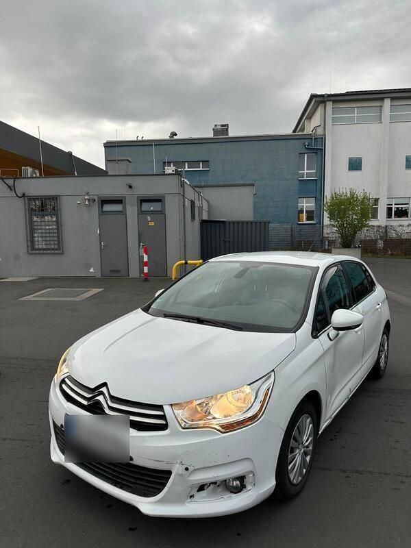 Weiß Gebraucht 2013 Citroën C4 Limousine | 3.200 € (Superpreis) - Bild 1/4
