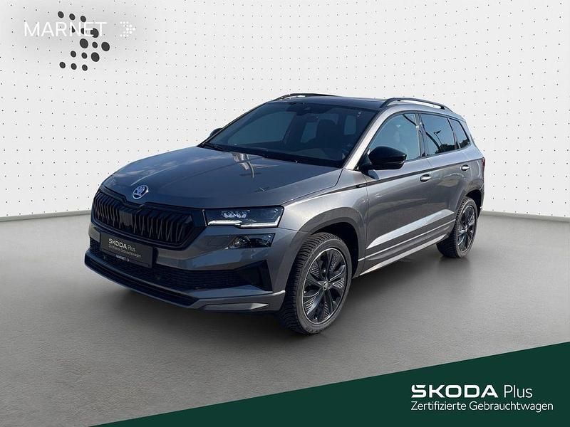 Graphitegrau metallic Gebraucht 2024 Skoda Karoq SportLine SUV | 33.790 € (Fairer Preis) - Bild 1/4