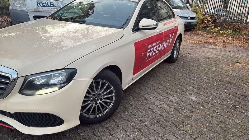 Gebraucht Mercedes E200 150 PS (110 kW) 2019 Gelb Limousine