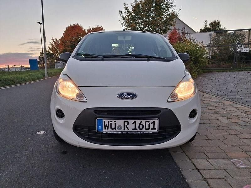 Weiß Gebraucht 2010 Ford Ka Trend Kleinwagen | 2.499 € (Guter Preis) - Bild 1/4