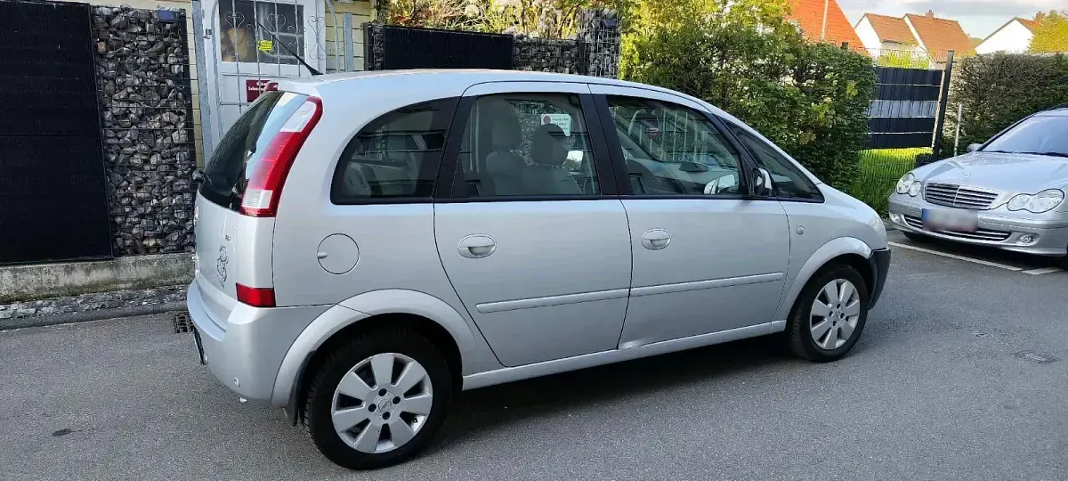 Gebraucht Opel Meriva 125 PS (91 kW) 2003 Silber Van / Kleinbus