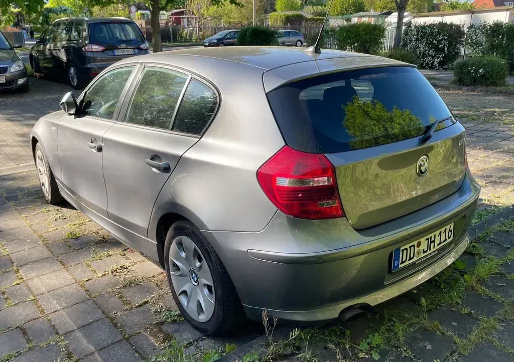 Gebraucht BMW 116 122 PS (89 kW) 2011 Grau Kleinwagen