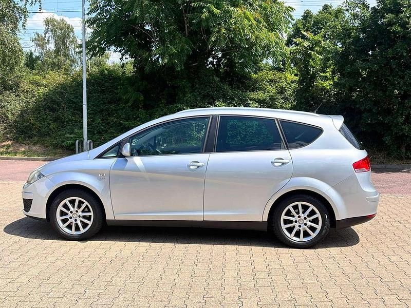 Silber Gebraucht 2011 Seat Altea XL Copa Van / Kleinbus | 6.199 € (Etwas zu teuer) - Bild 1/4