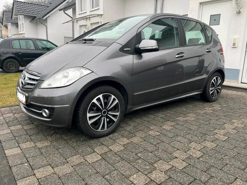 Grau Gebraucht 2008 Mercedes A170 Kleinwagen | 3.200 € (Fairer Preis) - Bild 1/4