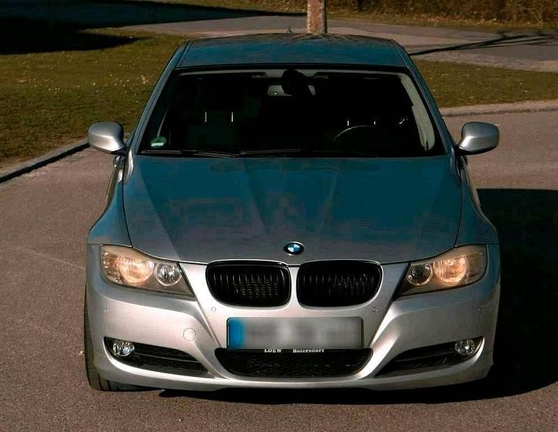 Gebraucht BMW 318 143 PS (105 kW) 2009 Silber Limousine