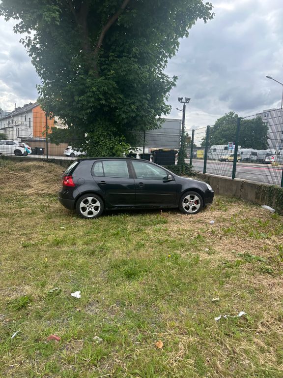 Schwarz Gebraucht 2006 VW Golf V Trendline Limousine | 3.000 € (Fairer Preis) - Bild 1/4