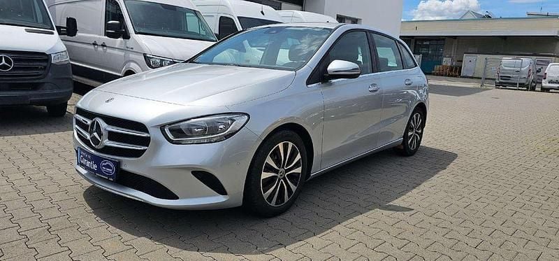 Gebraucht Mercedes B180 116 PS (85 kW) 2022 Silber Van / Kleinbus