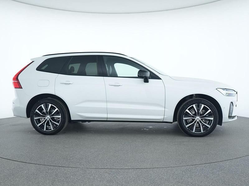 Gebraucht Volvo XC60 Plus 250 PS (183 kW) 2023 Crystal weiss SUV