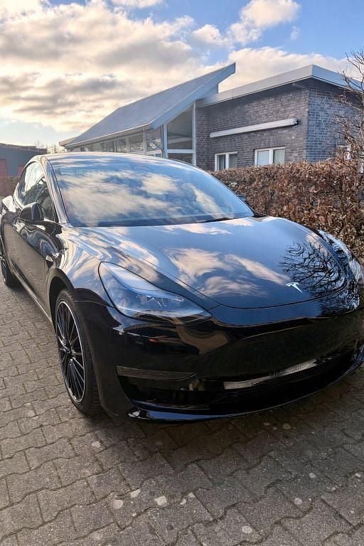 Schwarz Gebraucht 2022 Tesla Model 3 Limousine | 28.500 € (Guter Preis) - Bild 1/4