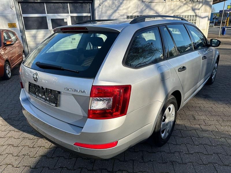 Usado Skoda Octavia Active 86 HP (63 kW) 2016 Prateado Citadino
