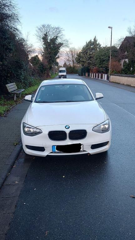 Weiß Gebraucht 2013 BMW 114 Kleinwagen | 4.500 € (Guter Preis) - Bild 1/4