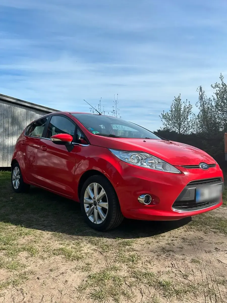 Gebraucht Ford Fiesta 82 PS (60 kW) 2011 Rot Kleinwagen