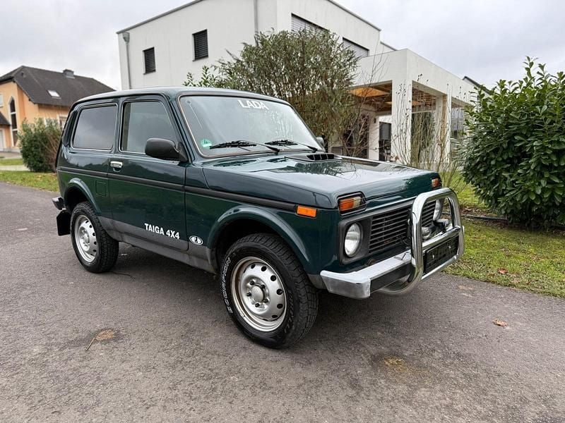 Grün Gebraucht 2009 Lada Taiga SUV | 5.250 € - Bild 1/4