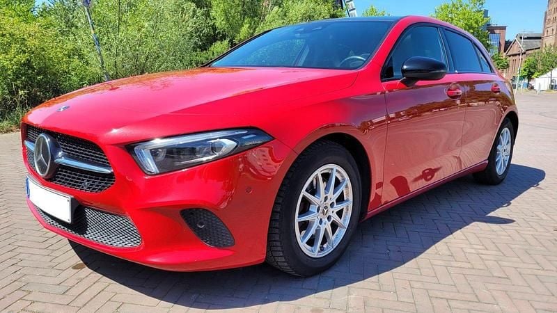 Rot Gebraucht 2019 Mercedes A200 Limousine | 19.000 € (Superpreis) - Bild 1/4