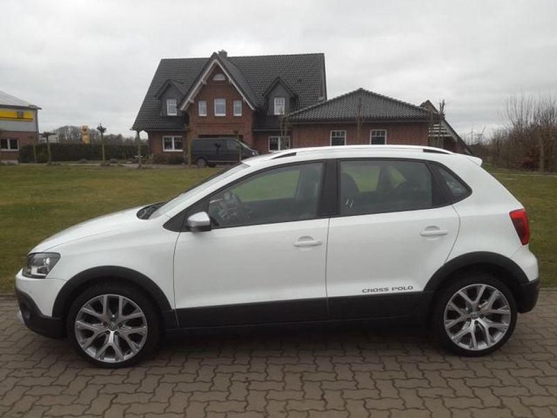 Weiß Gebraucht 2014 VW Polo Cross Kleinwagen | 11.790 € (Etwas zu teuer) - Bild 1/4