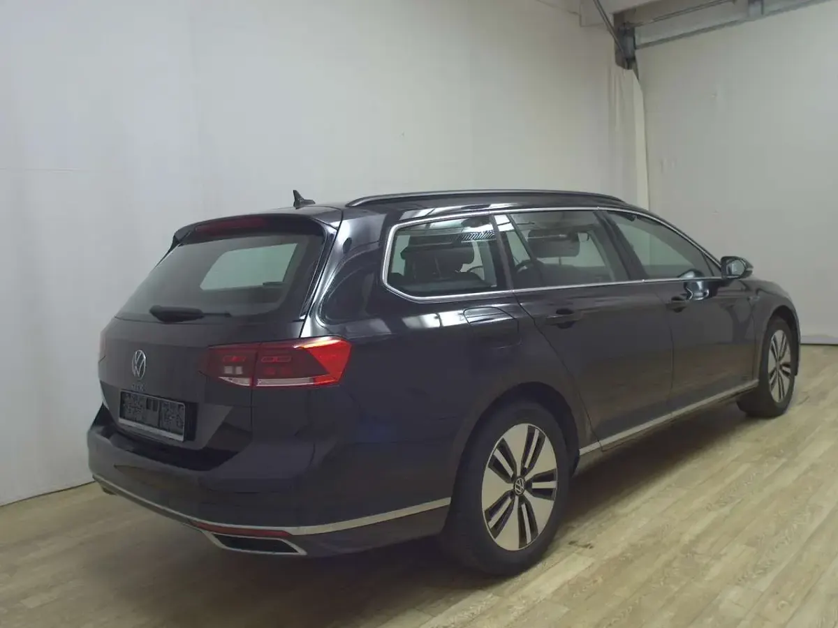 Gebraucht VW Passat 156 PS (114 kW) 2021 Schwarz Kombi