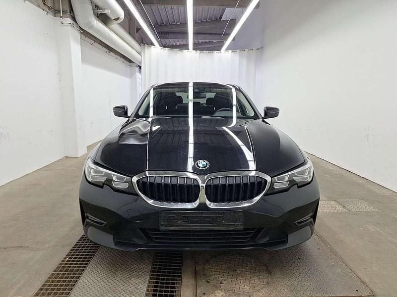 Gebraucht BMW 318 Advantage 150 PS (110 kW) 2021 Black sapphire metallic Limousine