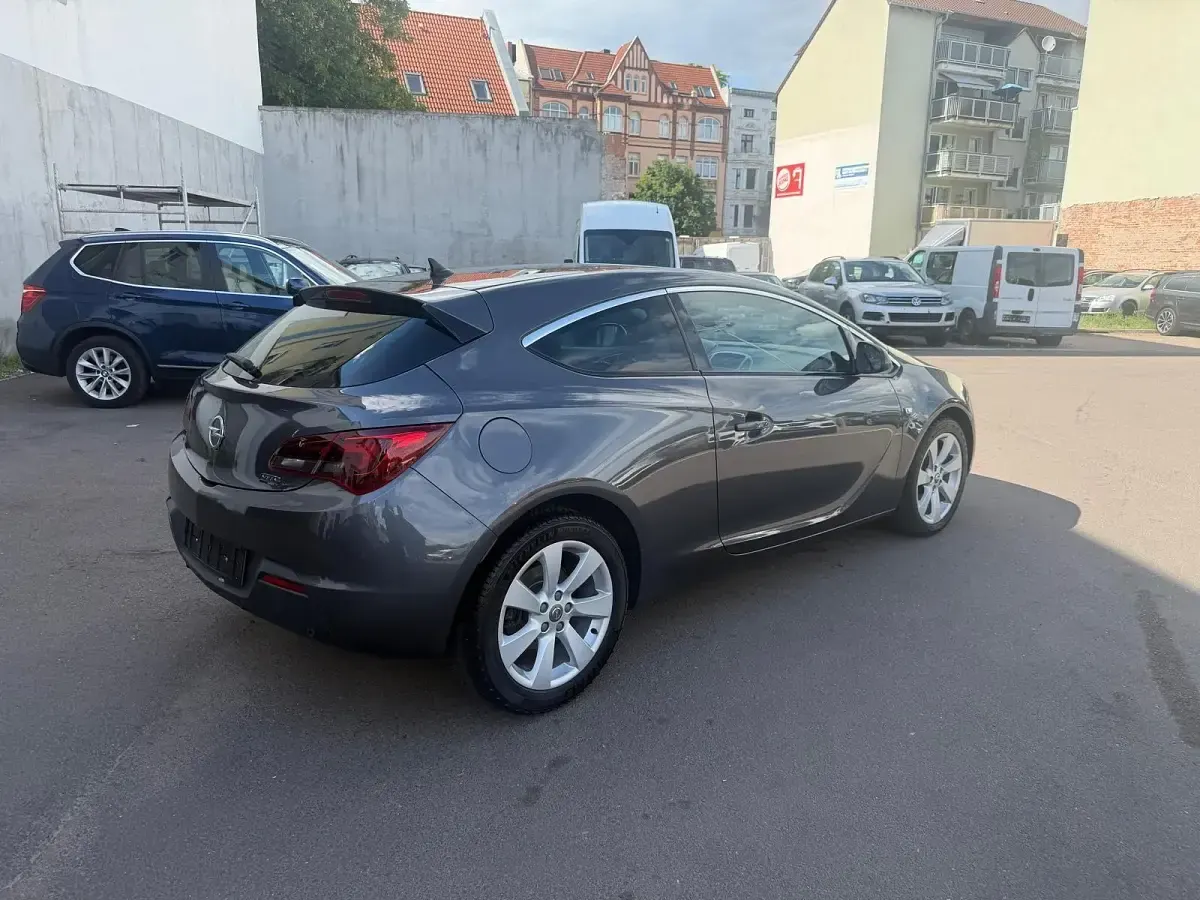 Gebraucht Opel Astra GTC Innovation 165 PS (121 kW) 2012 Grau Coupé
