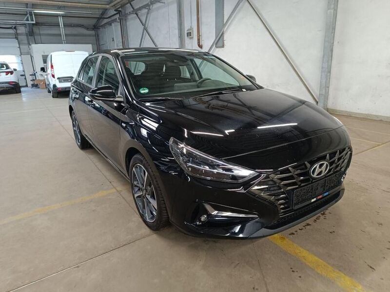 Gebraucht Hyundai i30 120 PS (88 kW) 2024 Schwarz Limousine