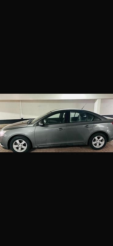 Gebraucht Chevrolet Cruze 109 PS (80 kW) 2010 Grau Limousine
