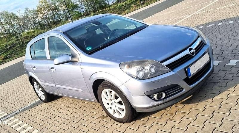Gebraucht Opel Astra Sport 105 PS (77 kW) 2006 Silber Limousine