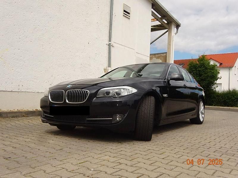 Schwarz Gebraucht 2011 BMW 525 Limousine | 10.800 € (Guter Preis) - Bild 1/4