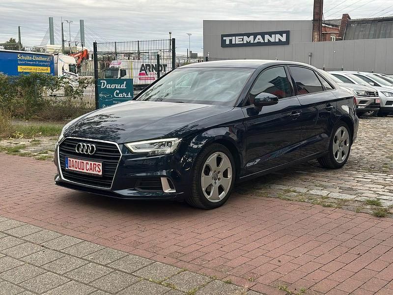 Blau Gebraucht 2018 Audi A3 Sport Limousine | 16.499 € (Fairer Preis) - Bild 1/4