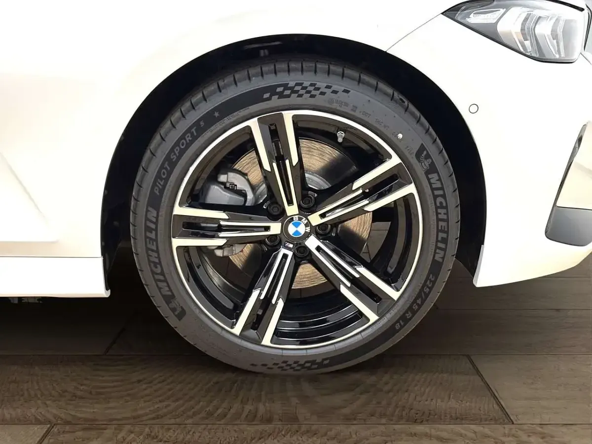 Gebraucht BMW 330e M Sport 292 PS (214 kW) 2025 Weiß Kombi