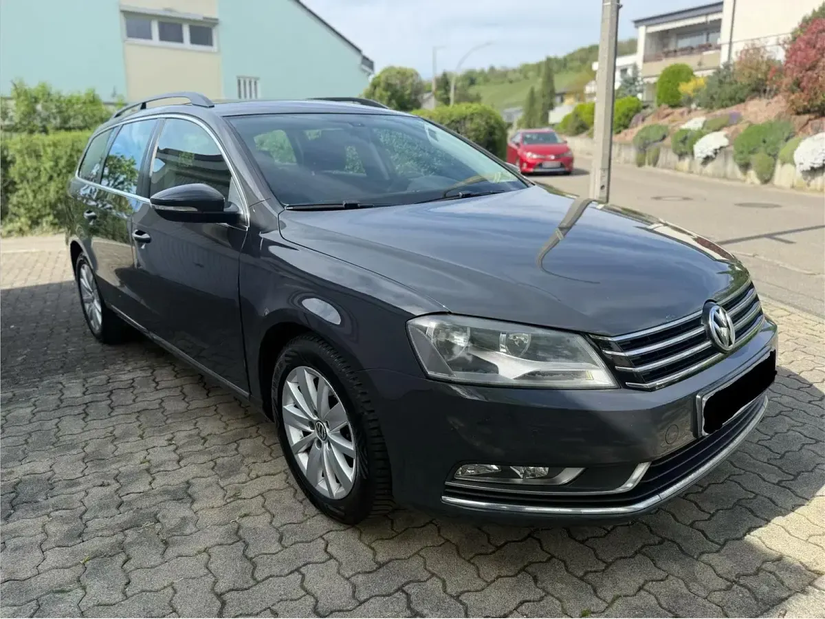 Gebraucht VW Passat 105 PS (77 kW) 2011 Grau Kombi