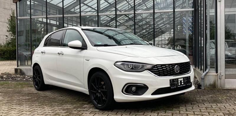 Weiß Gebraucht 2019 Fiat Tipo Lounge Limousine | 10.980 € (Fairer Preis) - Bild 1/4