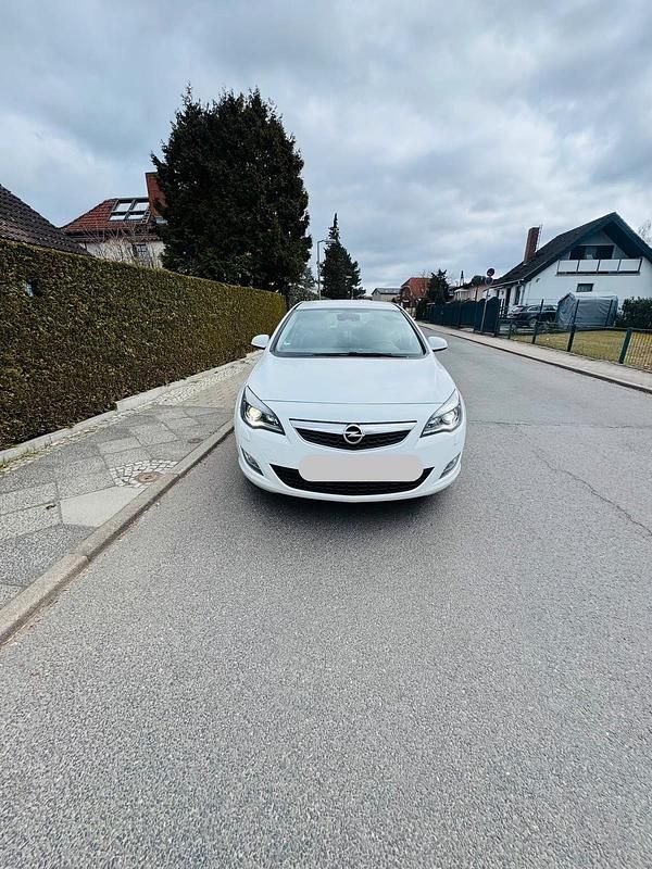 Gebraucht Opel Astra OPC 165 PS (121 kW) 2012 Weiß Limousine