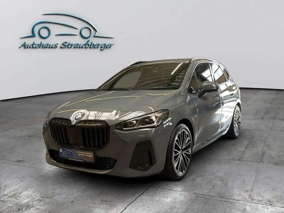 Gebraucht BMW 218 Performance 136 PS (100 kW) 2024 Grau Van / Kleinbus