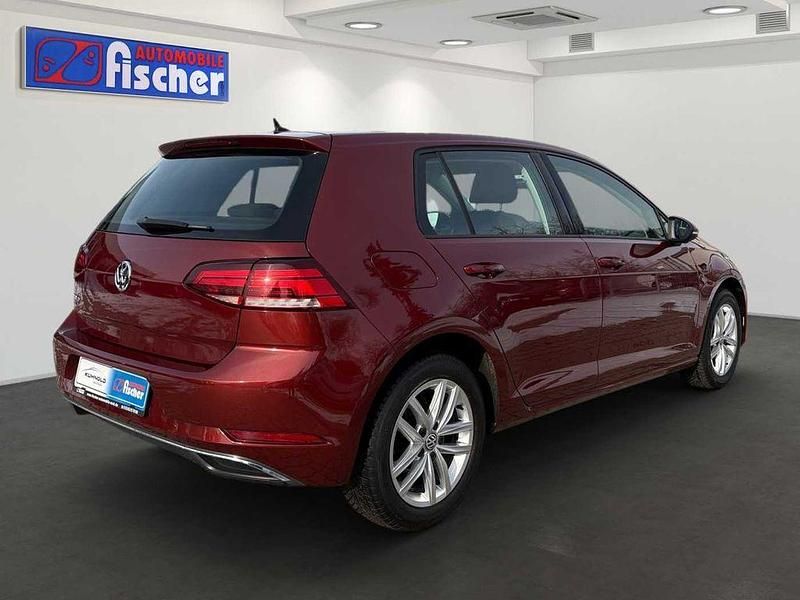 Gebraucht VW Golf VII Comfortline 86 PS (63 kW) 2018 Rot Limousine