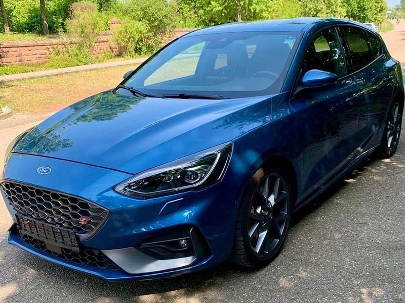 Blau Gebraucht 2019 Ford Focus S Limousine | 23.000 € (Fairer Preis) - Bild 1/4