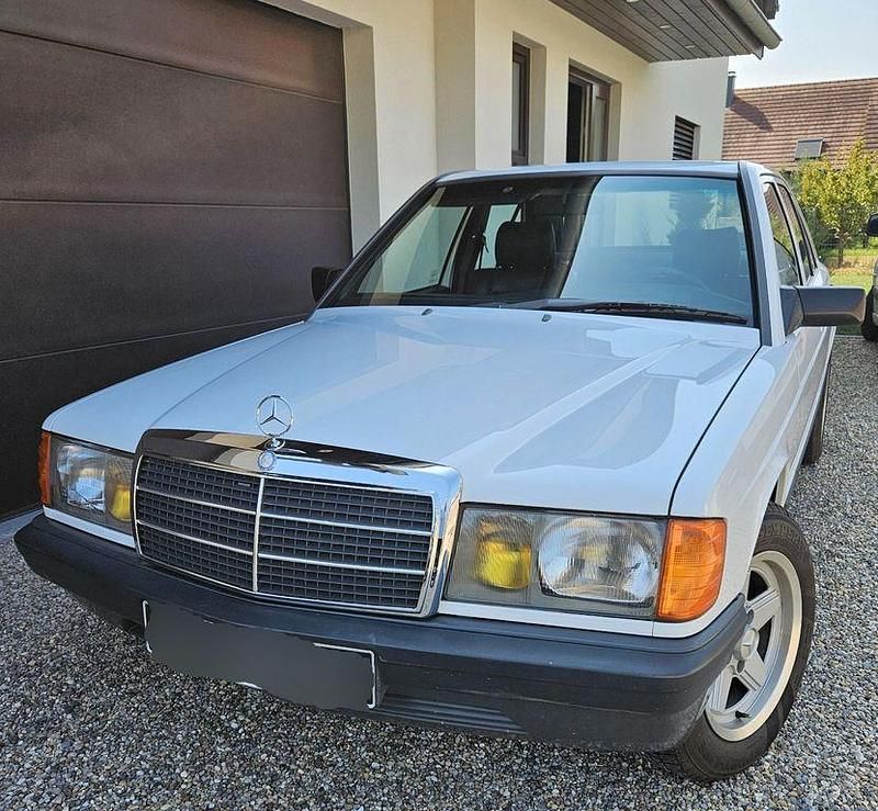 Weiß Gebraucht 1988 Mercedes 190 Limousine | 8.500 € - Bild 1/4