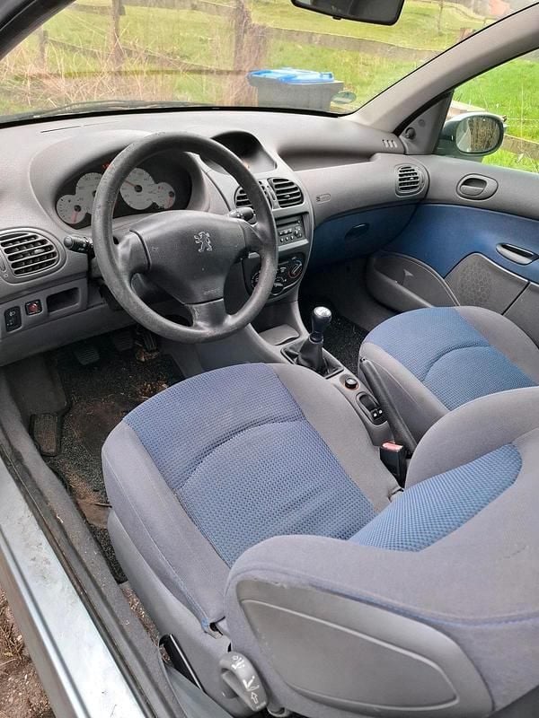 Gebraucht Peugeot 206 70 PS (51 kW) 2002 Silber Kleinwagen