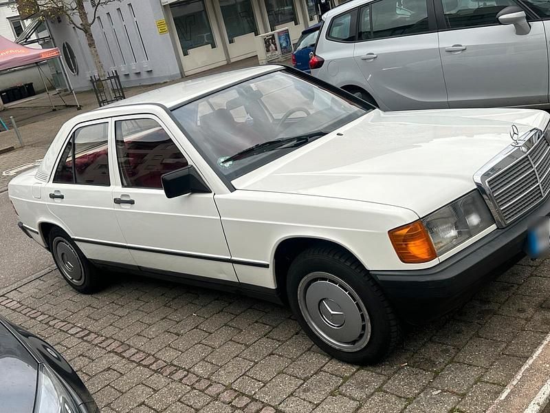 Gebraucht Mercedes 190 120 PS (88 kW) 1984 Weiß Limousine