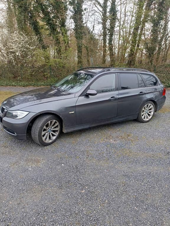 Gebraucht BMW 318 143 PS (105 kW) 2007 Grau Kombi