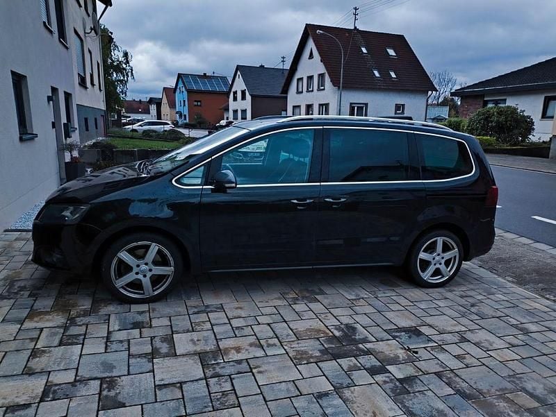 Schwarz Gebraucht 2017 Seat Alhambra FR-Line Van / Kleinbus | 18.999 € (Guter Preis) - Bild 1/4