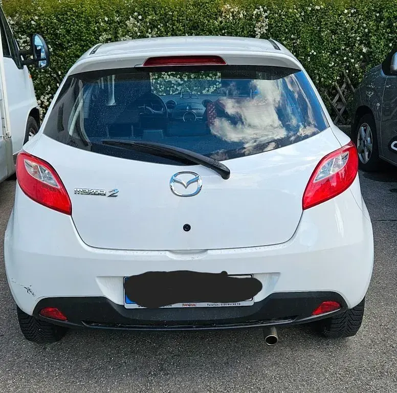 Gebraucht Mazda 2 Inclusive 103 PS (75 kW) 2009 Weiß Kleinwagen